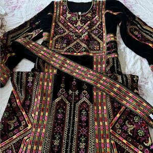 Brand new never worn velvet thobe size 1/small